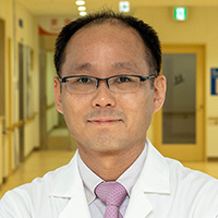 医師:向原徹
