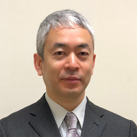 薬剤師:山村康比古